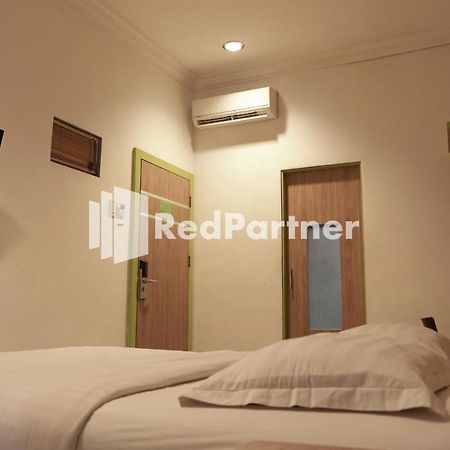 Wisma Sederhana RedPartner Medan Eksteriør billede