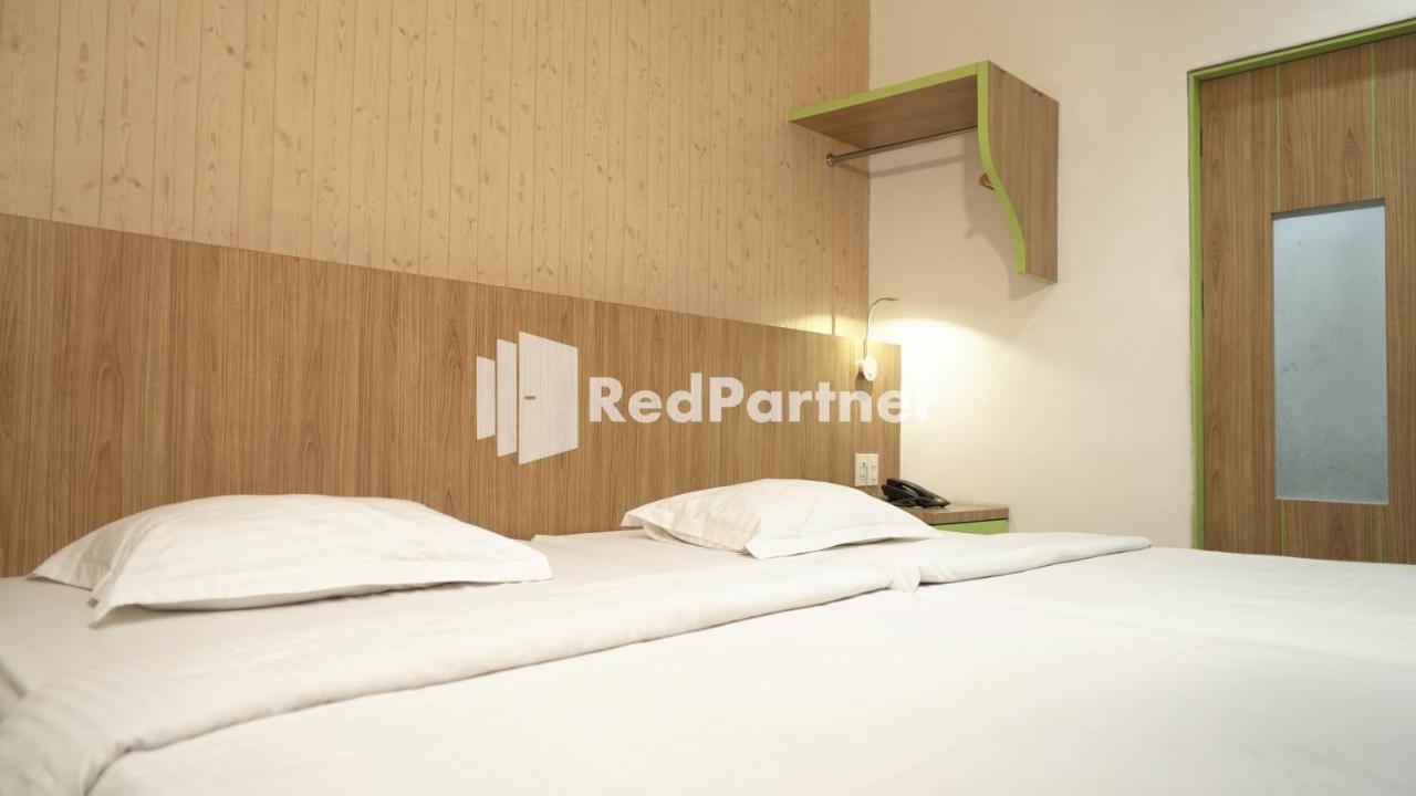 Wisma Sederhana RedPartner Medan Eksteriør billede