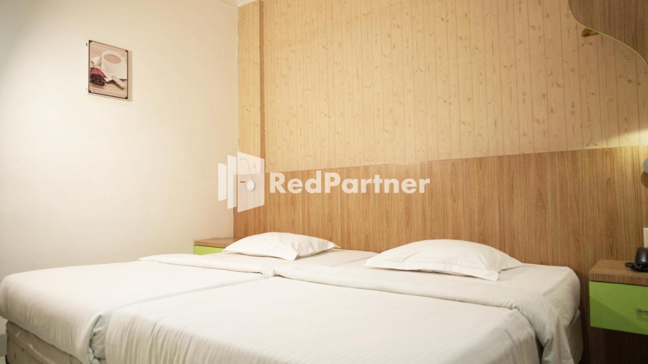 Wisma Sederhana RedPartner Medan Eksteriør billede